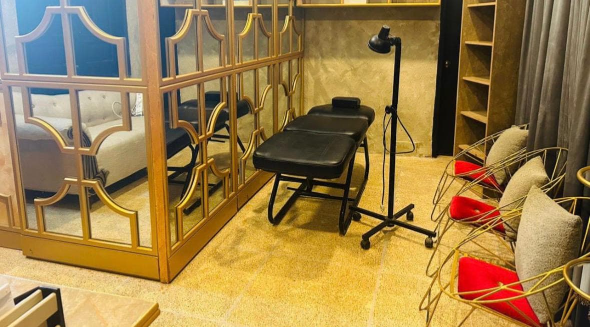 Move Chiro Lahore treatment room